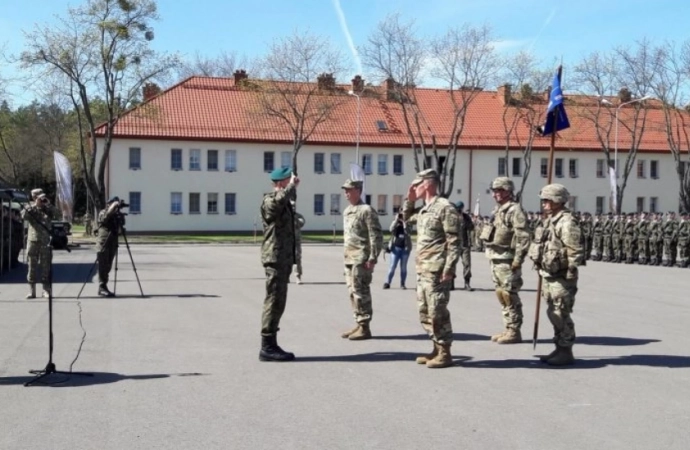 {Nastąpiła zmiana składu Grupy Batalionowej NATO stacjonującej na Mazurach. Nowi żołnierze zostaną tu przez pół roku.}