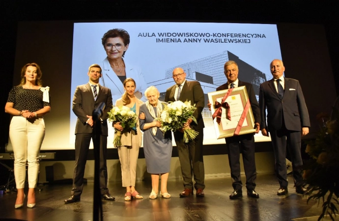 {Imię zmarłej posłanki otrzymała nowa sala widowiskowo-konferencyjna.}